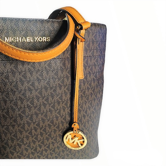 GUC Michael Kors, Signature Print Logo, Leather Tote - Picture 11 of 16